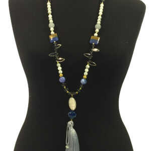 Mavi tonlarında tasarım kolye…